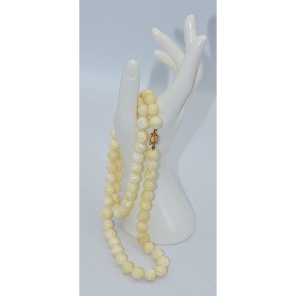 Vintage Art Deco Large Mother of Pearl Knotted Beaded Necklace - Picture 6 of 6